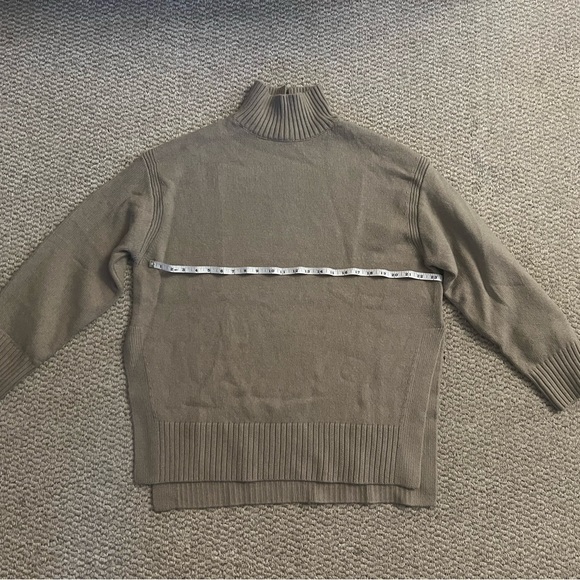 H&M Mock neck Sweater - Picture 4 of 5